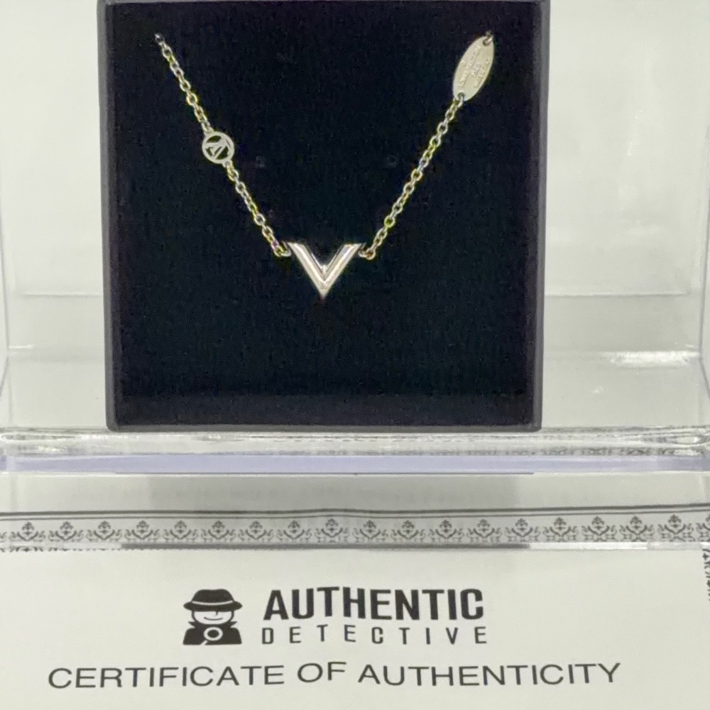 Louis Vuitton Essential V bracelet in silver w/Authentic Detective COA